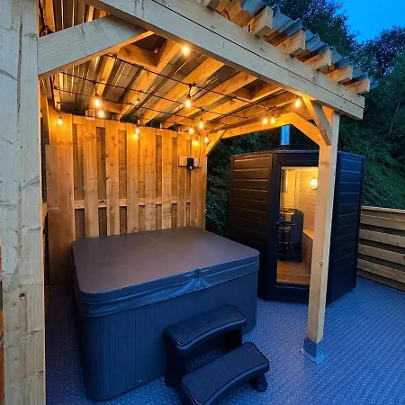 The Hide Luxury With Hot Tub And Sauna *
