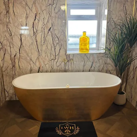 The Hide Luxury With Hot Tub And Sauna